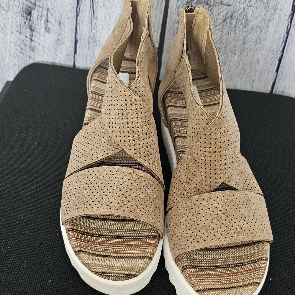 Very G size 6.5 sandals - Picture 2 of 5